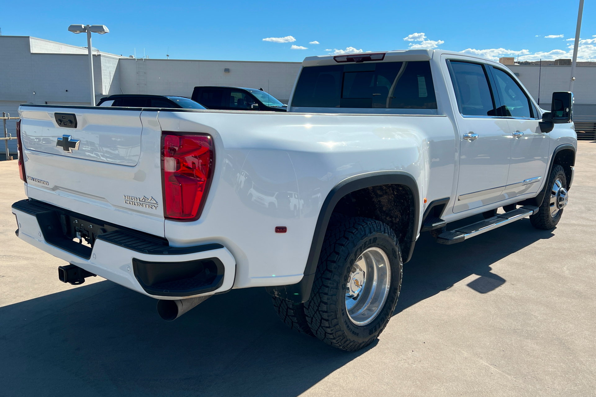 Used 2024 Chevrolet Silverado 3500 High Country w/ High Country Premium Package AWD/4WD image 5