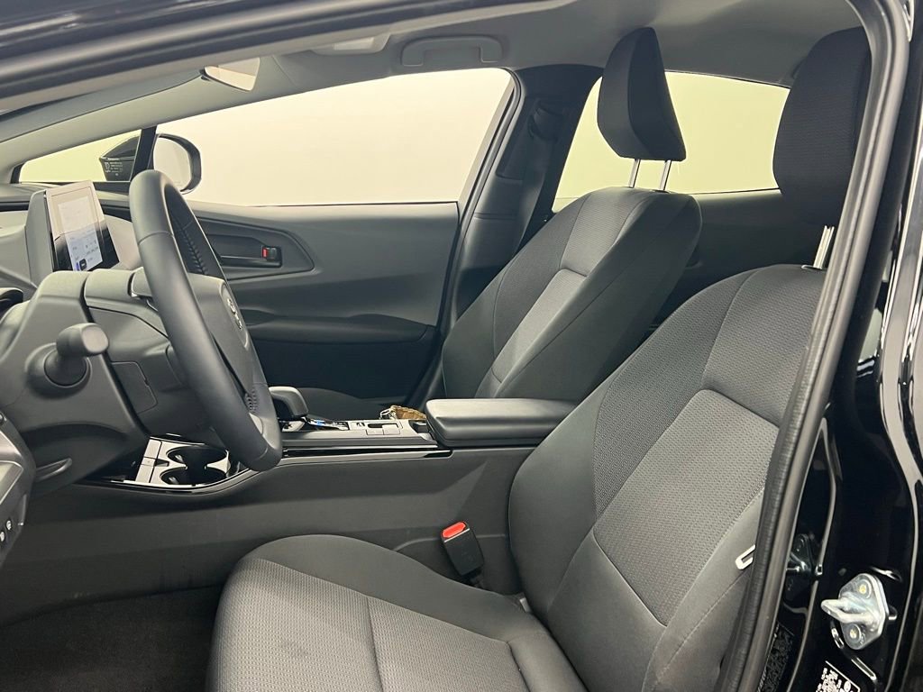 Used 2026 Toyota Prius LE FWD image 8