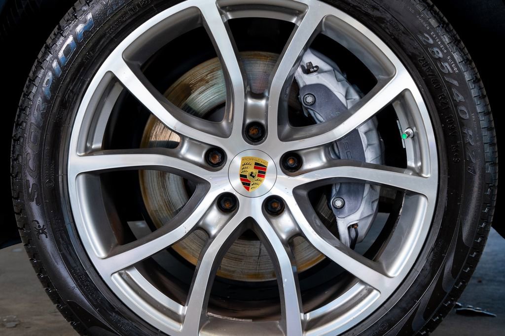 Used 2021 Porsche Cayenne AWD/4WD image 10