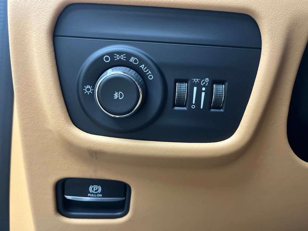 New 2027 Jeep Grand Cherokee Summit w/ Adv Protech Group IV AWD/4WD image 14