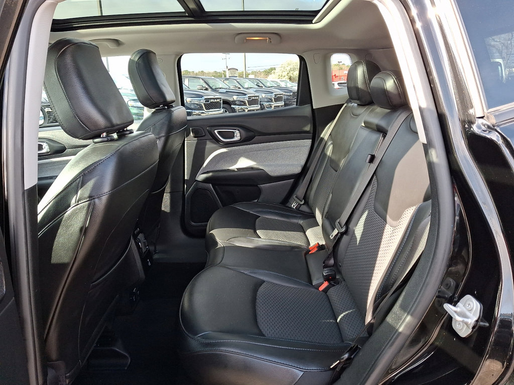 Used 2022 Jeep Compass Latitude w/ Sun and Sound Group AWD/4WD image 20