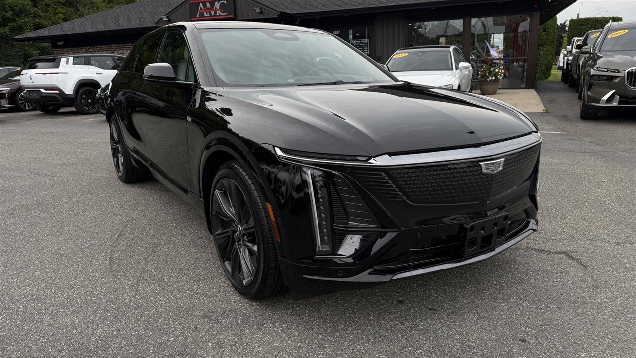 Used 2024 Cadillac Lyriq Sport RWD image 21