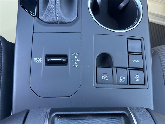 Used 2024 Toyota Highlander LE image 17