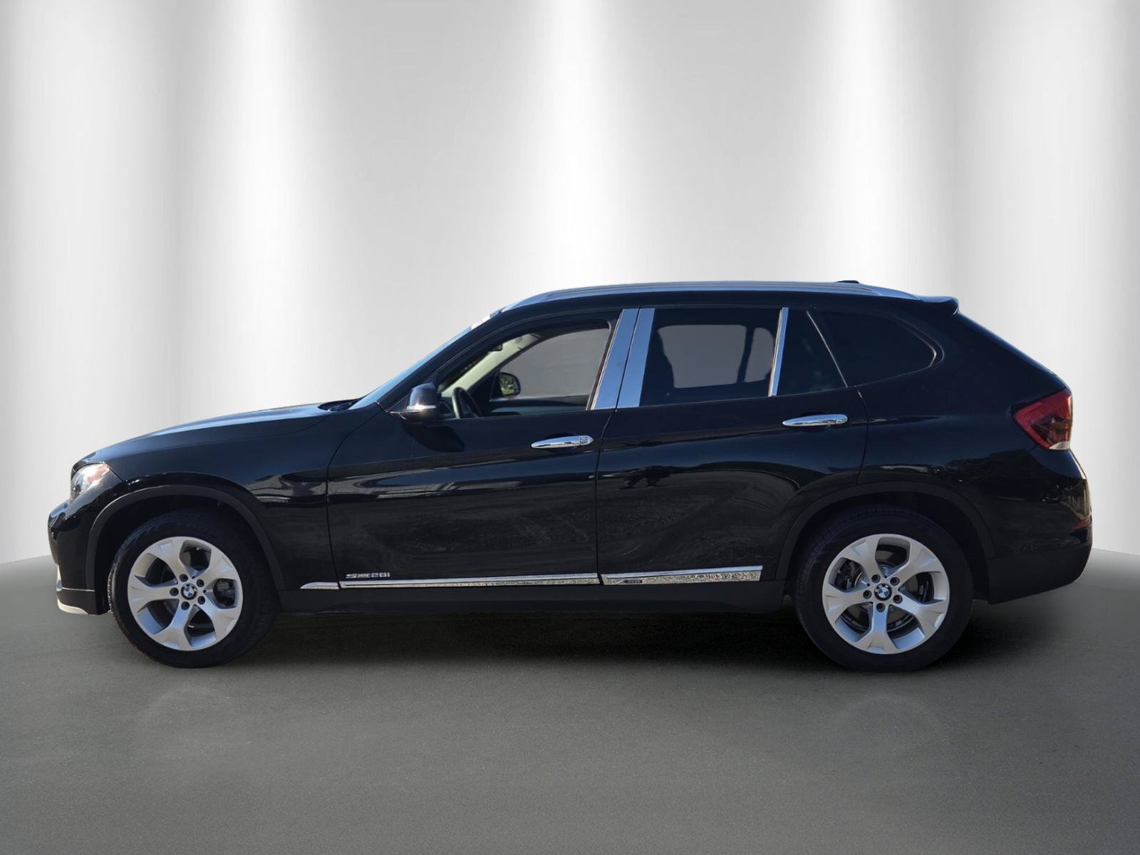 Used 2015 BMW X1 sDrive28i RWD image 4
