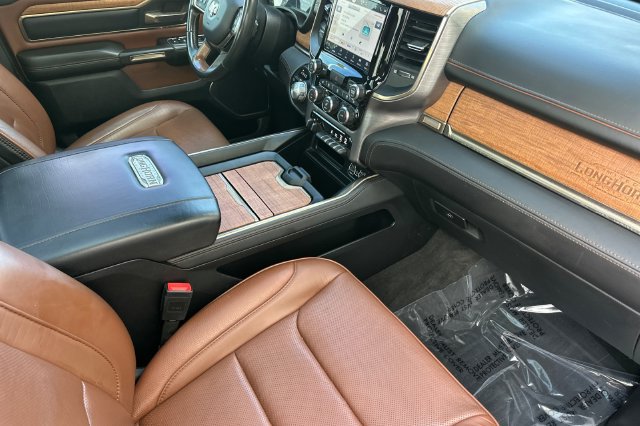 Used 2022 RAM 1500 Limited w/ Body Color Bumper Group AWD/4WD image 17