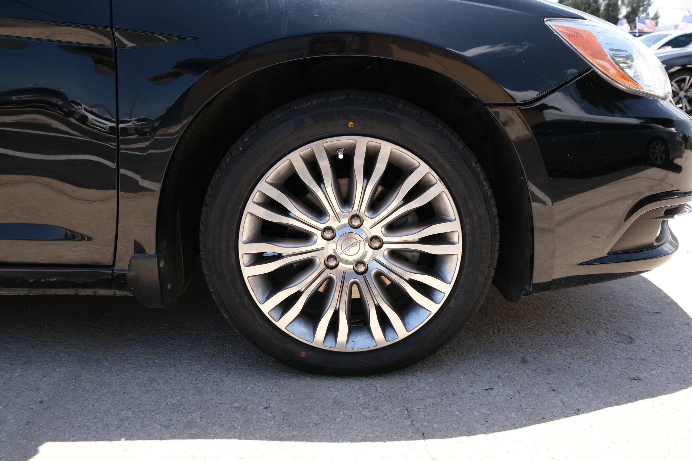Used 2011 Chrysler 200 Limited FWD image 19