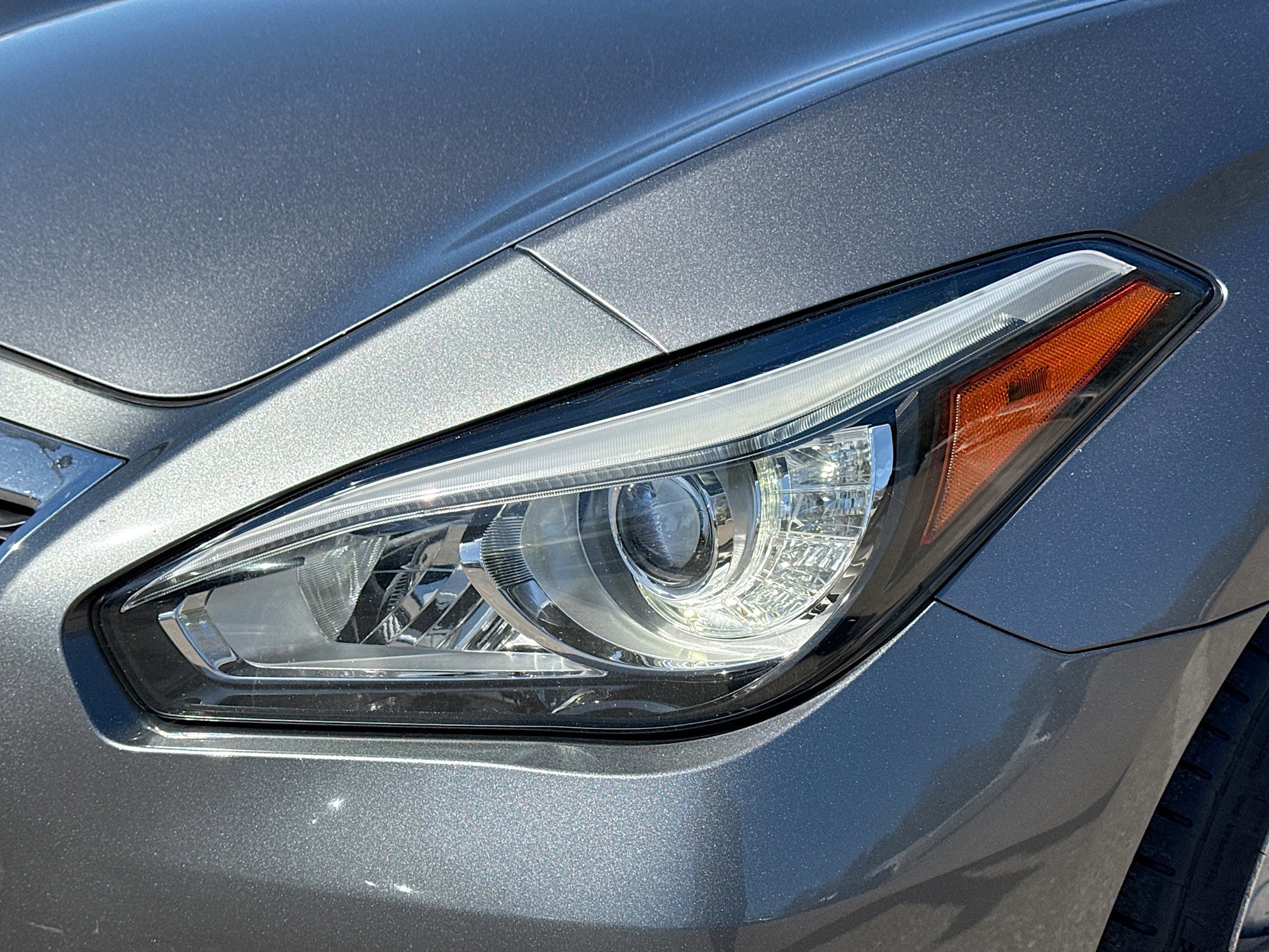 Used 2019 INFINITI Q70 Luxe w/ Sport Package image 9