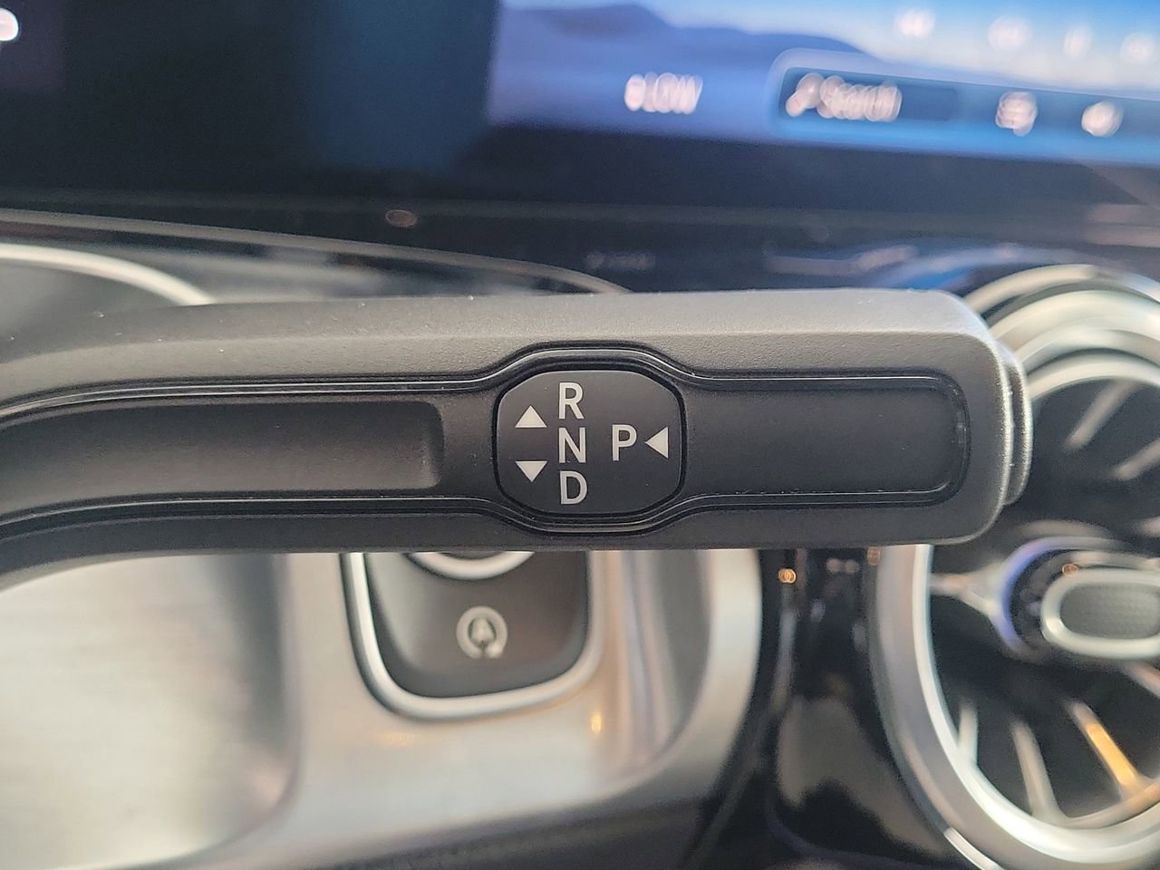 Certified 2025 Mercedes-Benz GLB 250 4MATIC image 32