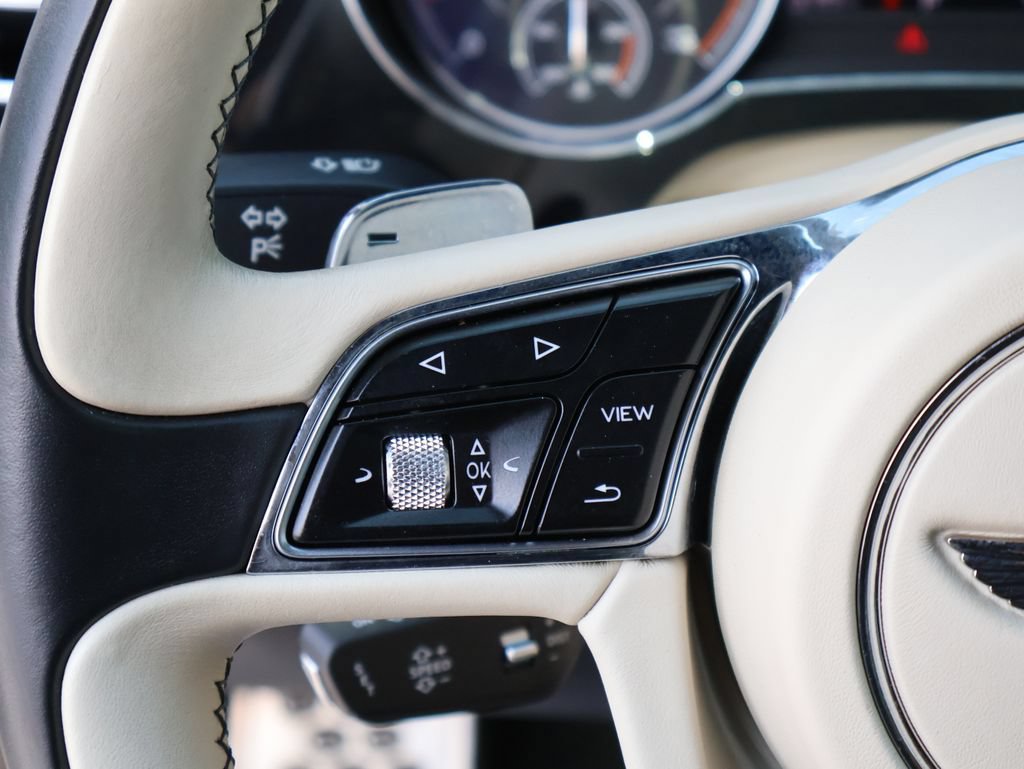 Used 2018 Bentley Bentayga AWD/4WD image 31
