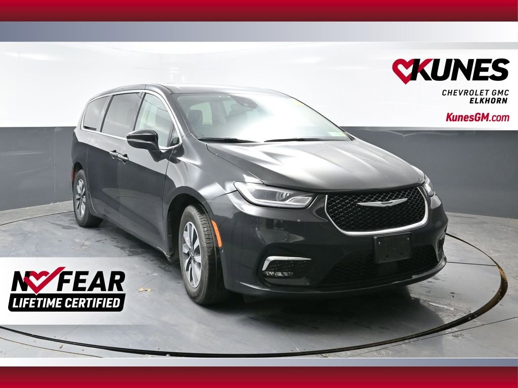 Used 2023 Chrysler Pacifica Touring-L FWD image 1
