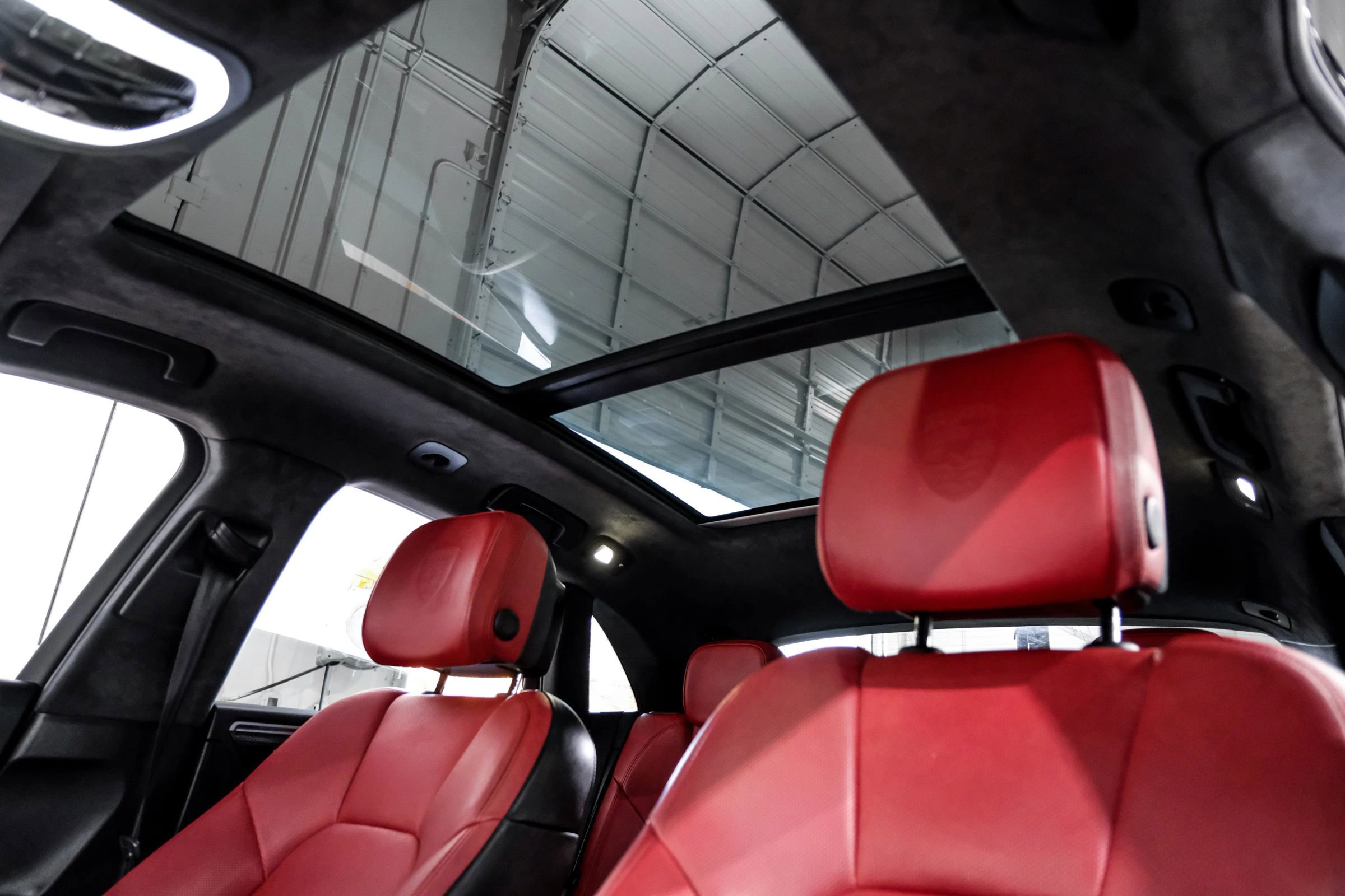 Used 2017 Porsche Macan Turbo image 27