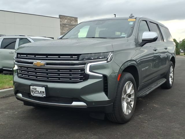 Used 2023 Chevrolet Suburban Premier AWD/4WD image 2