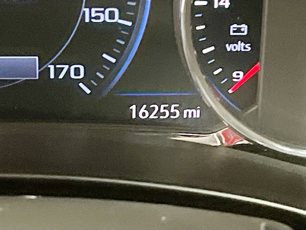 Used 2024 GMC Terrain Denali w/ Black Diamond Edition image 12