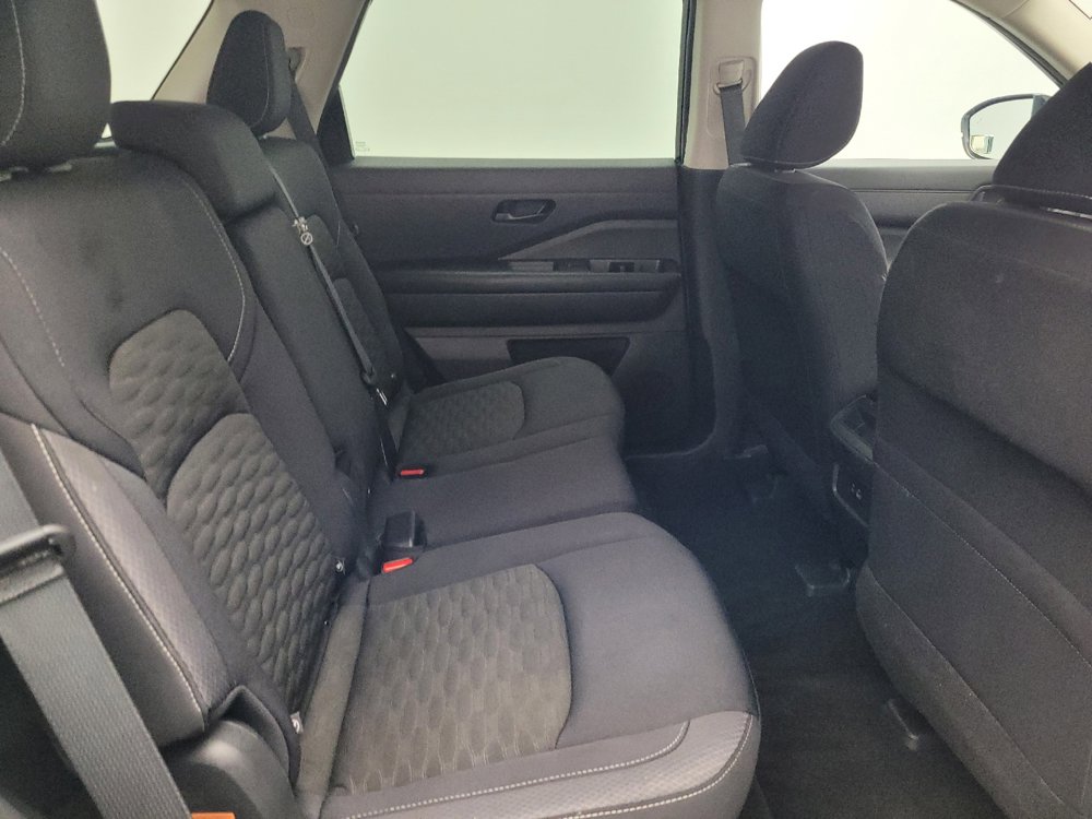 Used 2023 Nissan Pathfinder S image 19