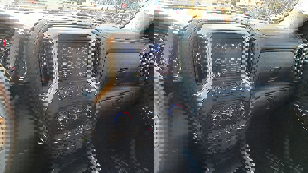 Certified 2022 Chevrolet Silverado 2500 LT w/ Convenience Package image 27