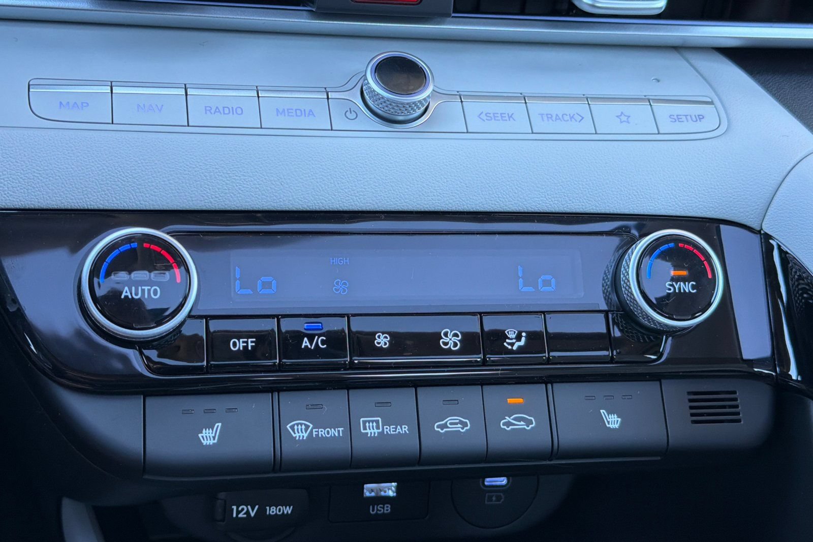 New 2026 Hyundai Elantra Limited FWD image 19