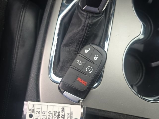 Used 2019 Jeep Grand Cherokee Altitude AWD/4WD image 31
