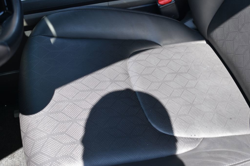 Used 2025 Kia Carnival FWD image 11