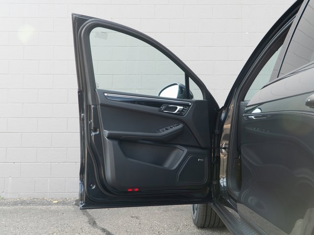 New 2026 Porsche Macan image 15