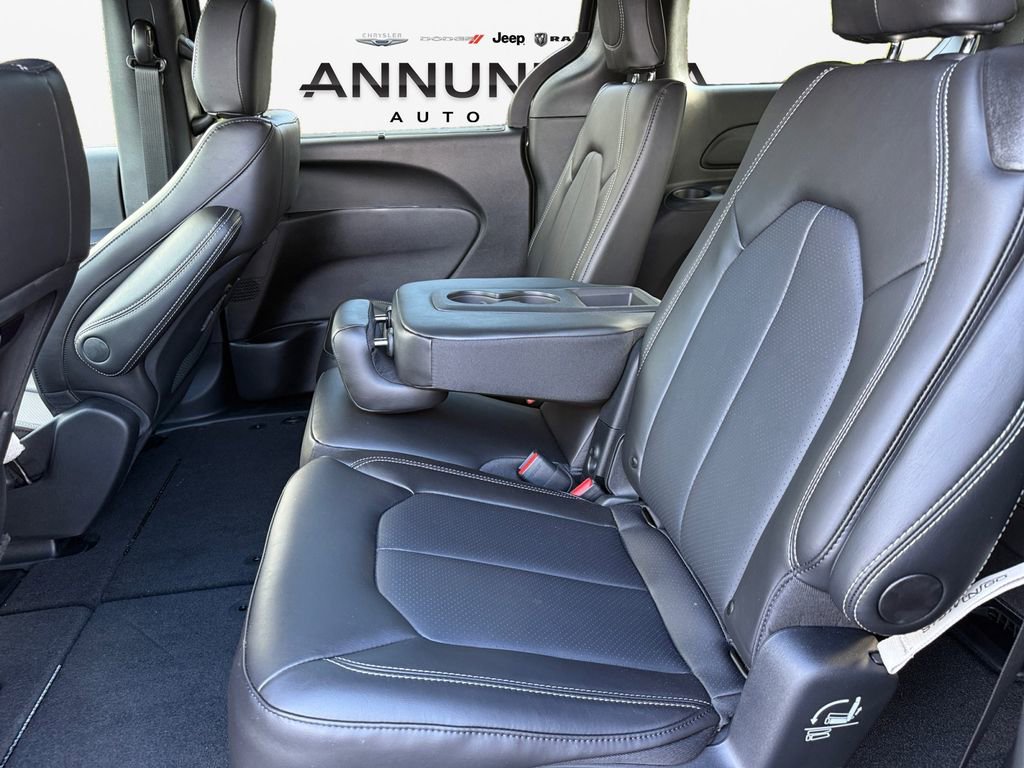 New 2026 Chrysler Pacifica Select image 13