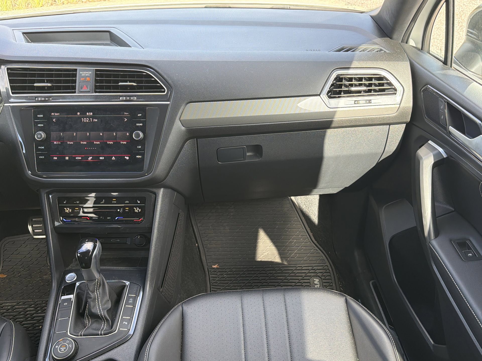 Used 2024 Volkswagen Tiguan SE R-Line image 16