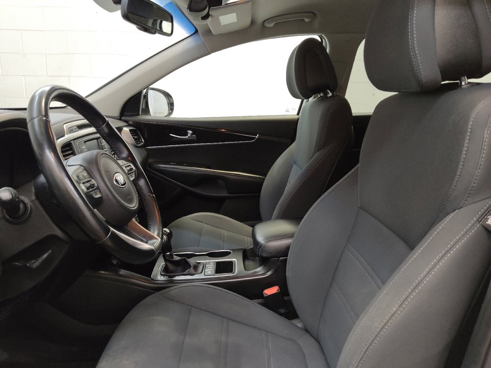 Used 2016 Kia Sorento LX w/ LX Convenience Package image 17
