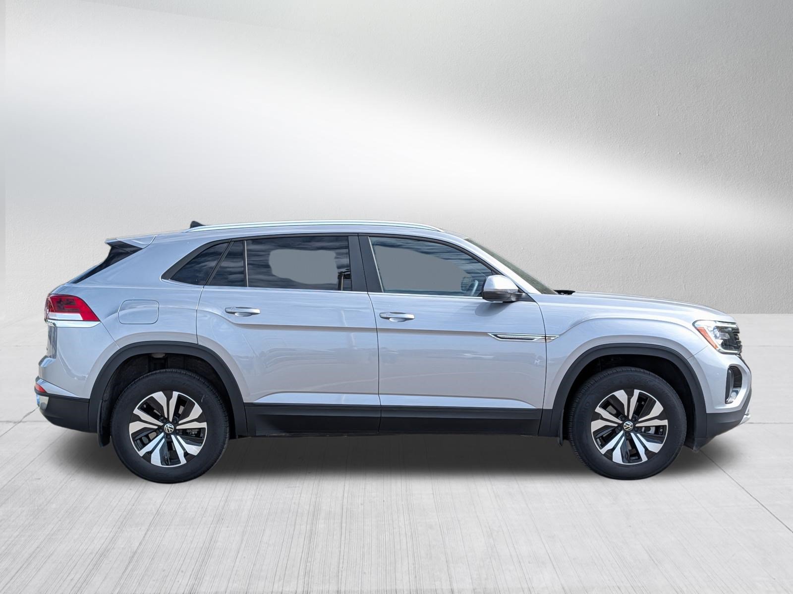 Certified 2025 Volkswagen Atlas Cross Sport SE AWD/4WD image 8