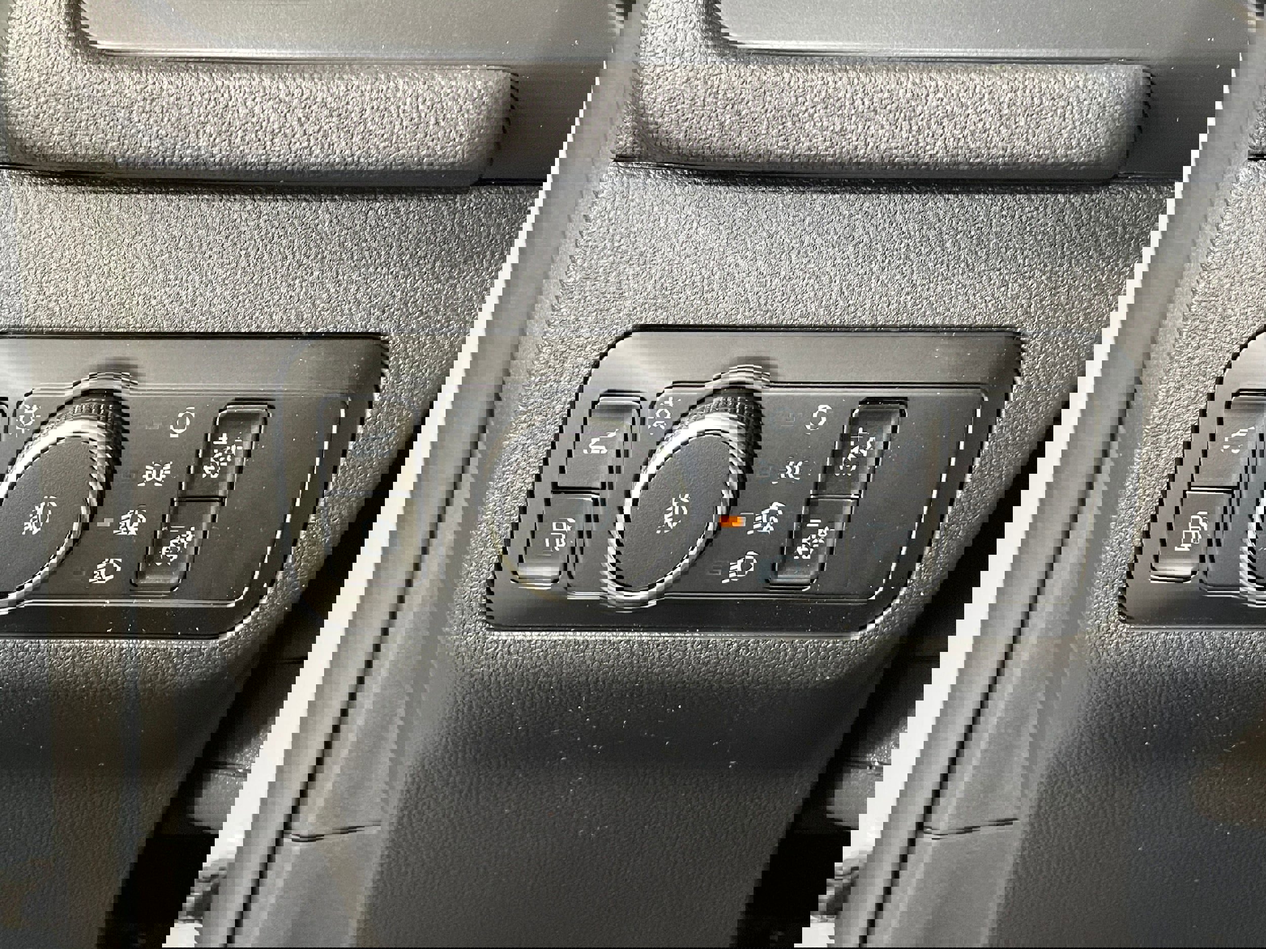 New 2025 Ford Escape SE w/ Class II Trailer Tow Package image 13