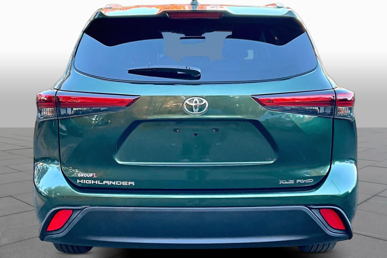 Used 2023 Toyota Highlander XLE AWD/4WD image 5
