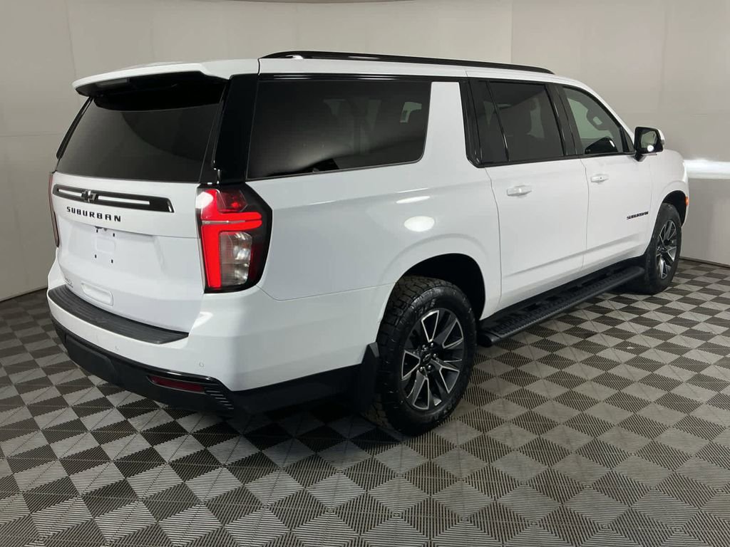 Used 2024 Chevrolet Suburban Z71 w/ Luxury Package image 8