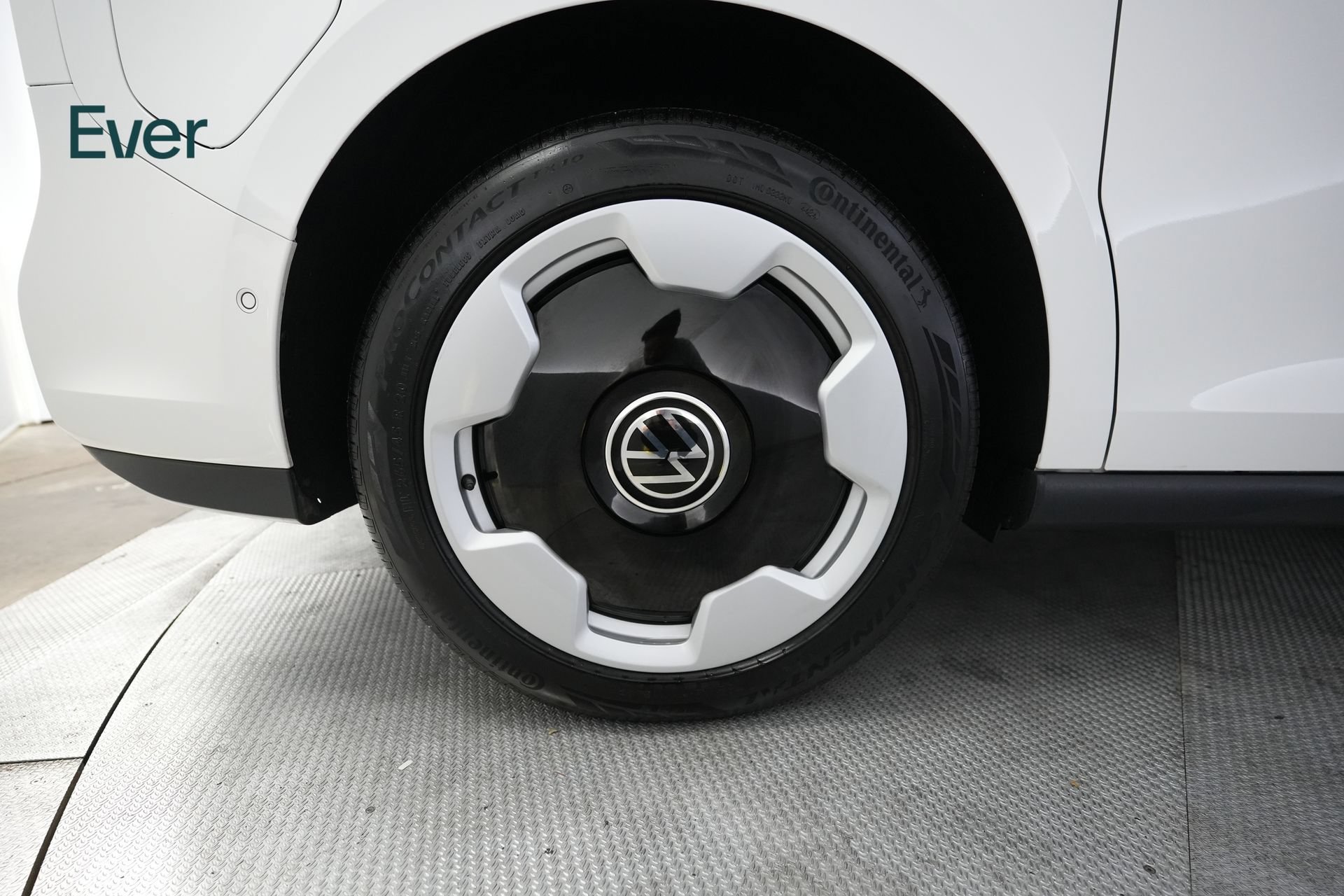 Used 2025 Volkswagen ID. Buzz Pro S RWD image 22