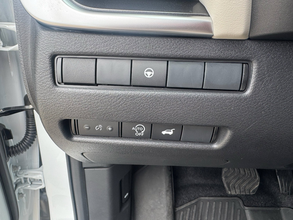 Used 2025 Nissan Rogue SV w/ SV Premium Package FWD image 12