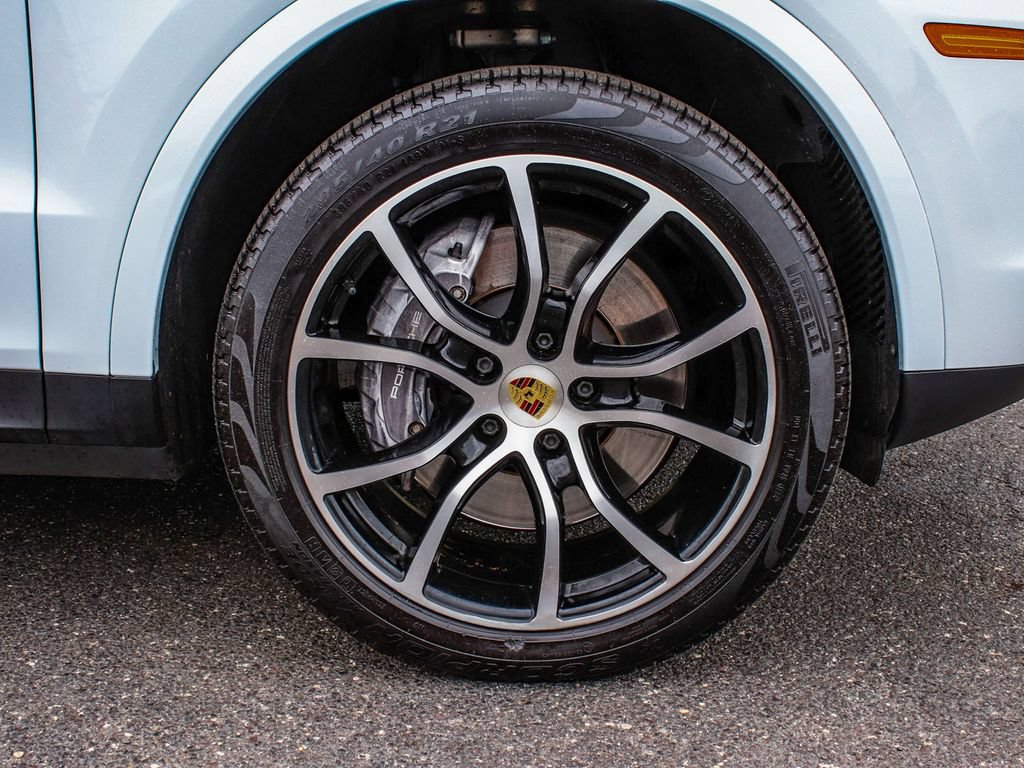 Used 2023 Porsche Cayenne w/ Premium Package AWD/4WD image 7