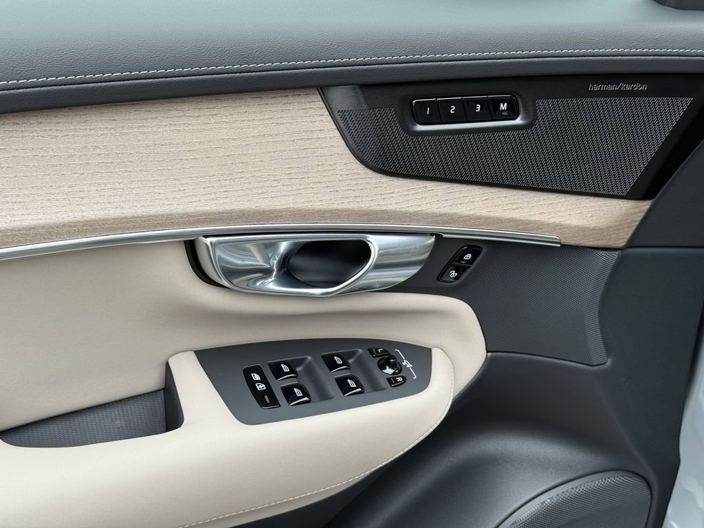 New 2026 Volvo XC90 B6 Plus w/ Protection Package Premier image 17