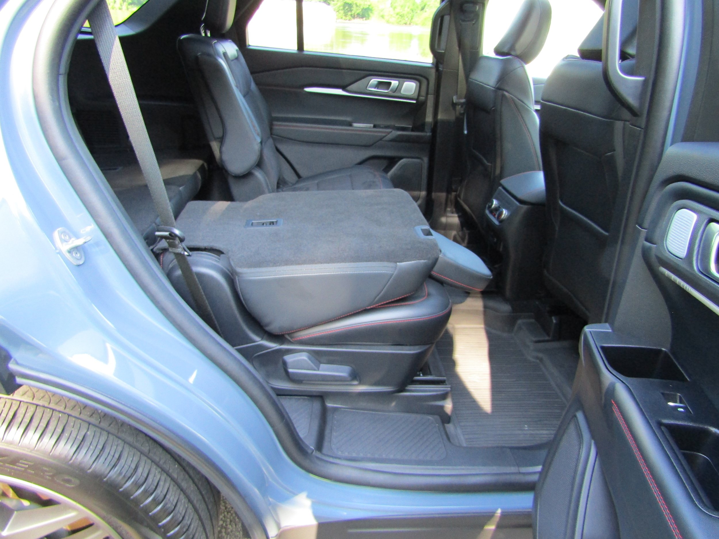 Used 2025 Ford Explorer ST w/ Sun And Sound Package AWD/4WD image 37