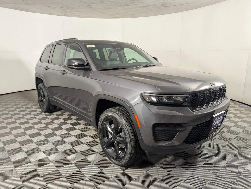 New 2025 Jeep Grand Cherokee Laredo image 5