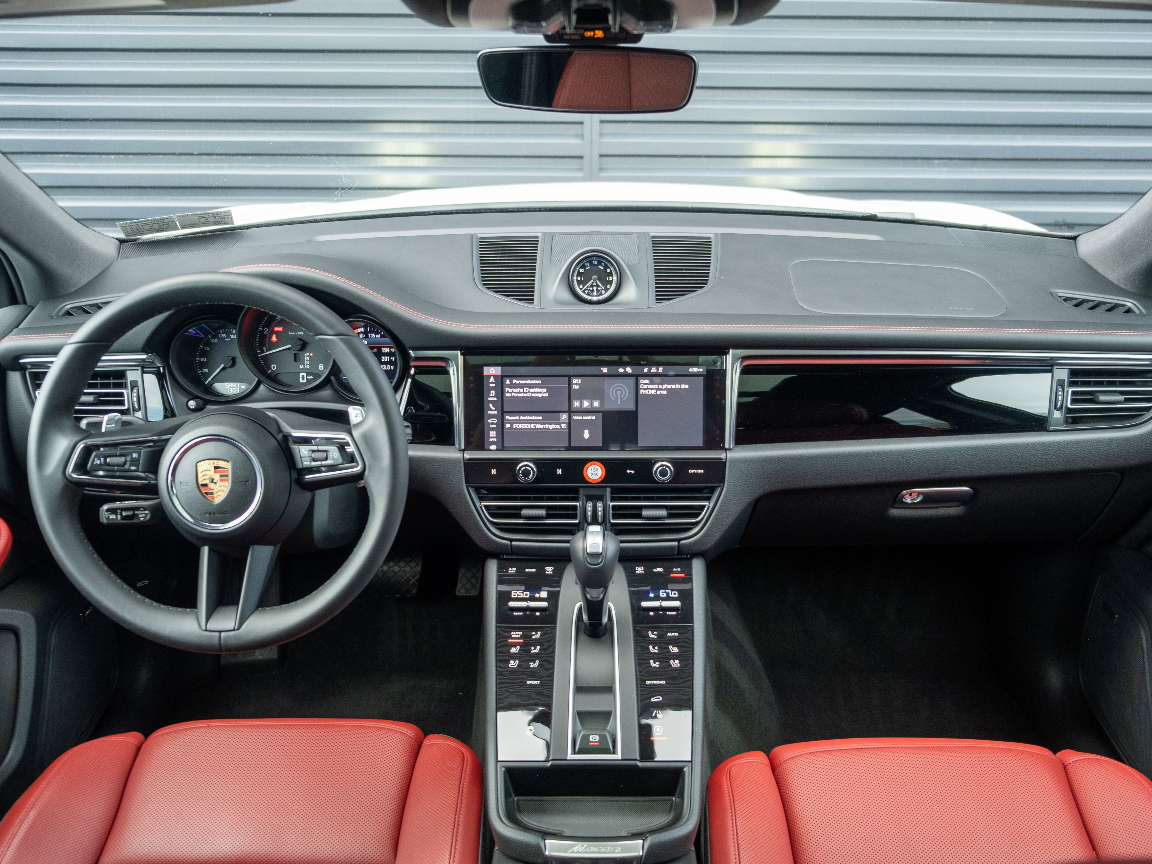 Certified 2025 Porsche Macan image 21