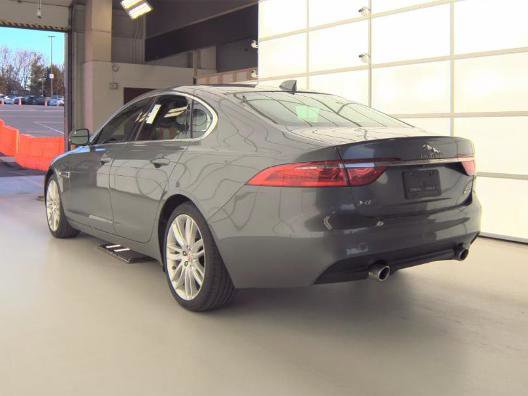 Used 2017 Jaguar XF Prestige image 2