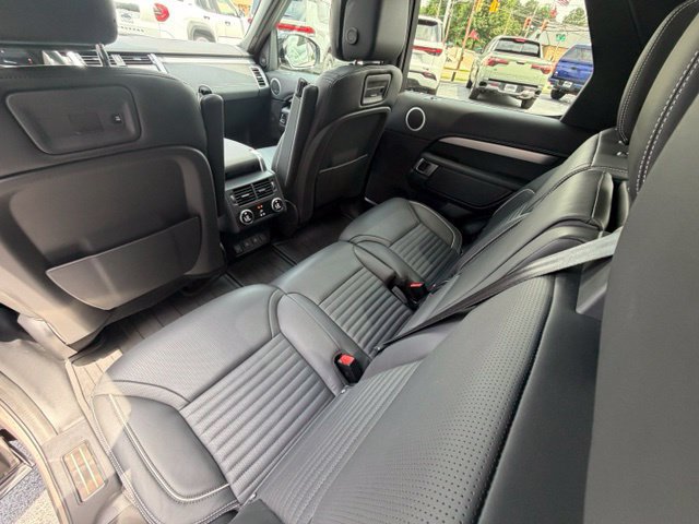 Used 2024 Land Rover Discovery Dynamic SE AWD/4WD image 29
