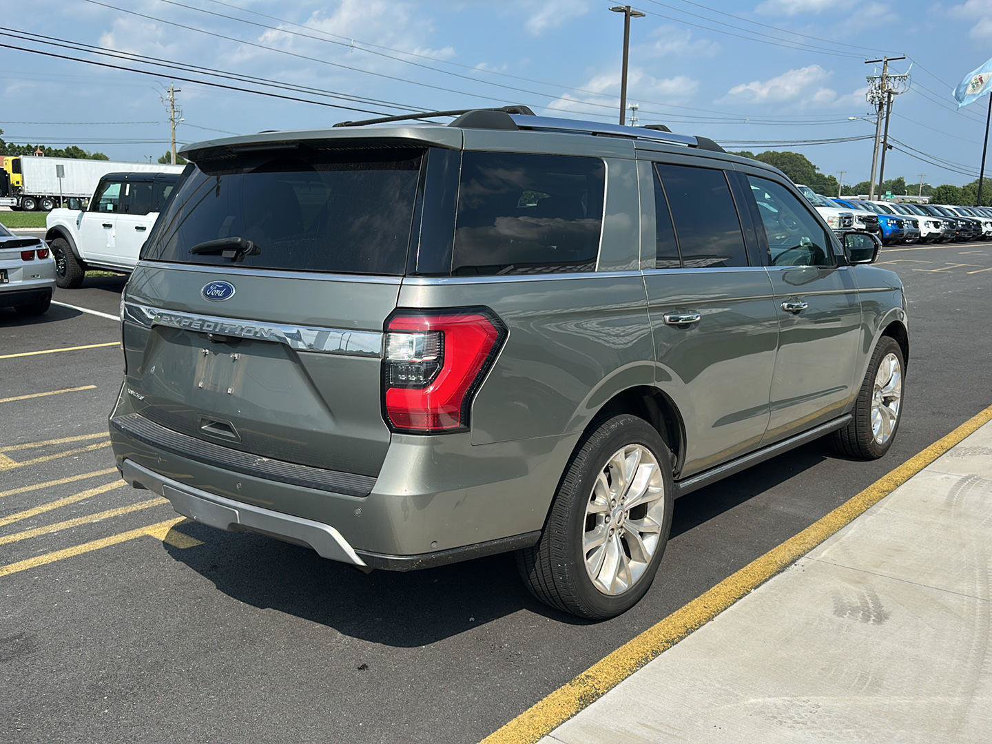 Used 2019 Ford Expedition Limited w/ Equipment Group 302A AWD/4WD image 5
