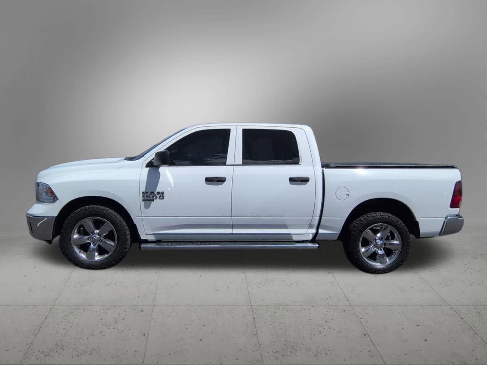 Used 2019 RAM 1500 ST w/ SXT Plus Group AWD/4WD image 3