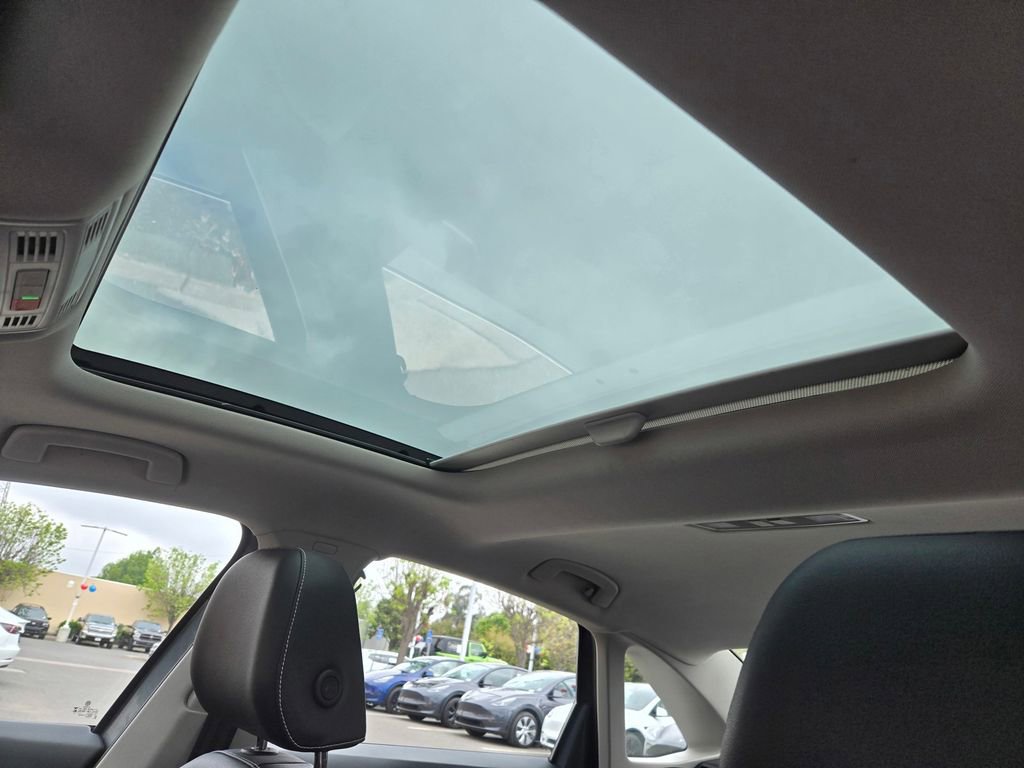 Used 2024 Volkswagen Jetta SE image 17