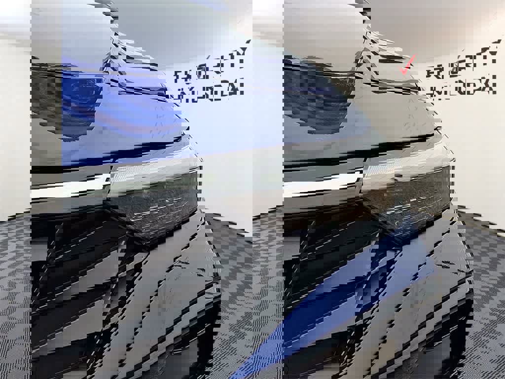 Used 2025 Hyundai Elantra Limited image 8