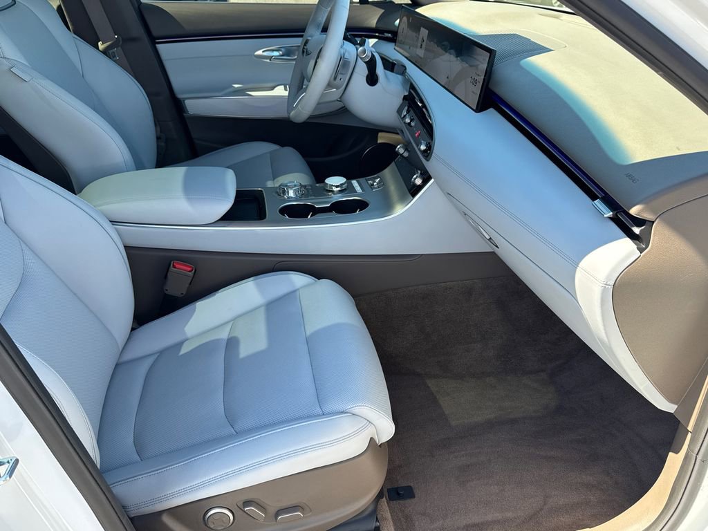 Used 2026 Genesis GV70 2.5T Advanced image 13