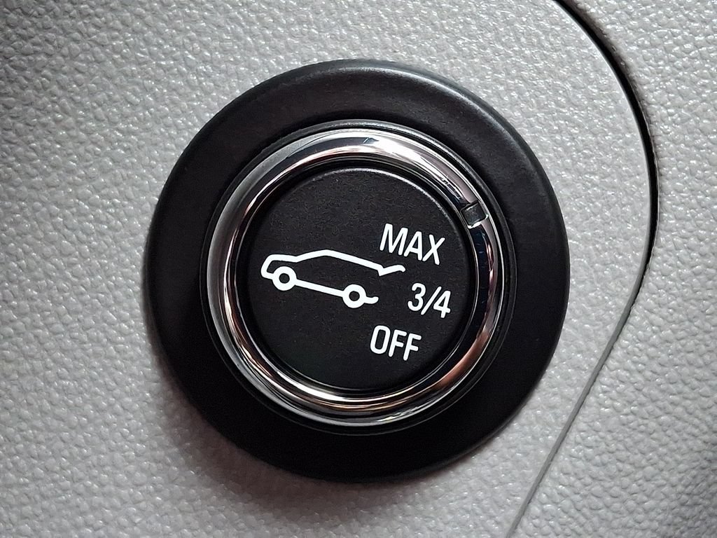 Certified 2017 GMC Acadia SLT FWD image 28