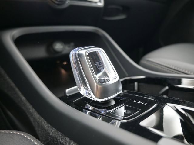 Used 2023 Volvo XC40 B4 Plus w/ Protection Package Premier image 11