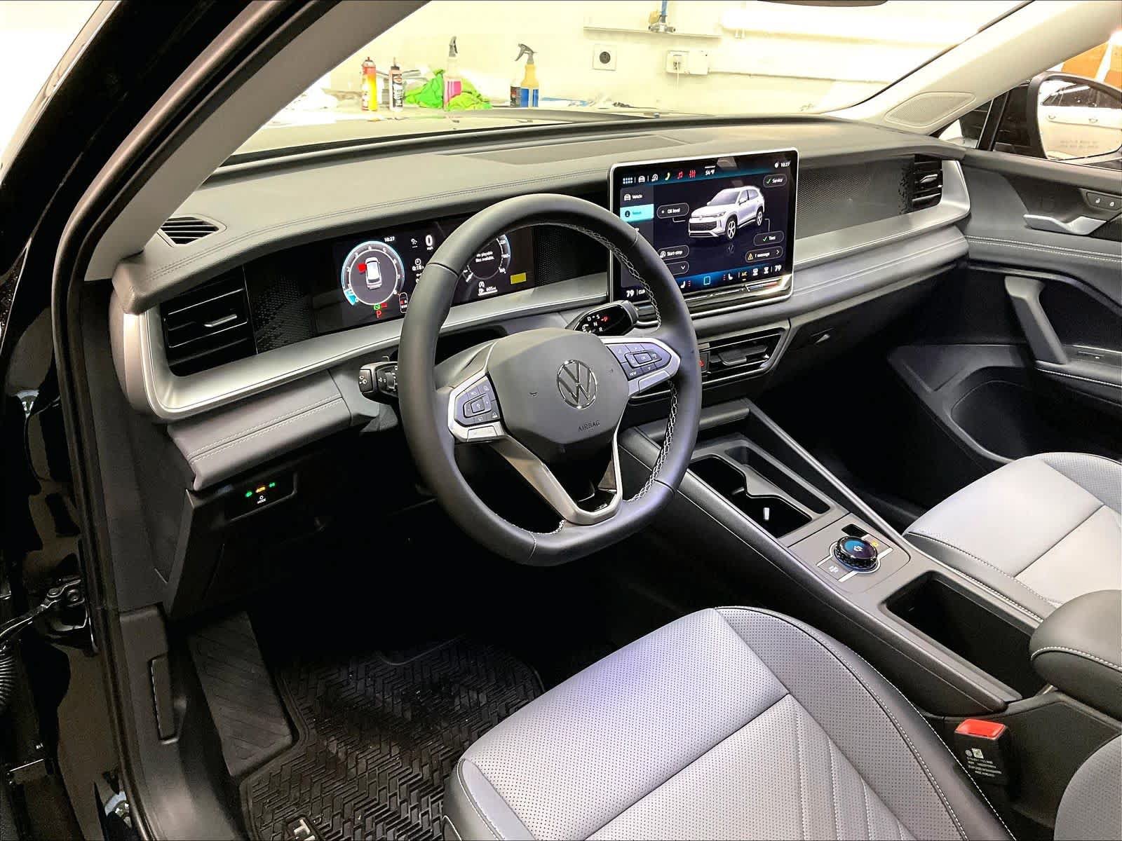 New 2026 Volkswagen Tiguan SE FWD image 7