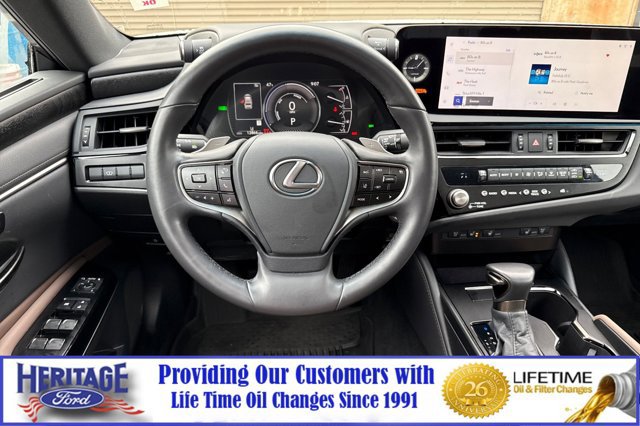 Used 2025 Lexus ES 300h w/ Premium Package image 14