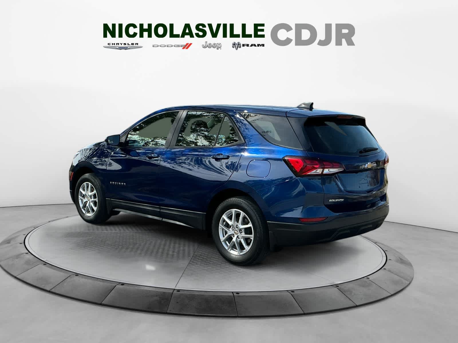 Used 2022 Chevrolet Equinox LS AWD/4WD image 3