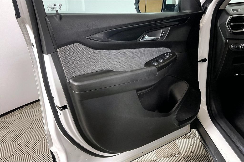 Used 2025 Chevrolet TrailBlazer LT FWD image 18